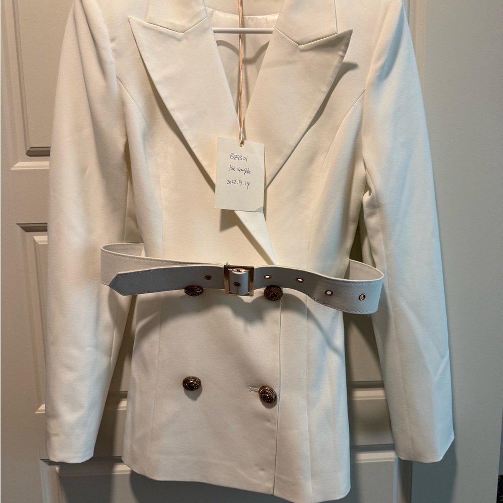 Elegant Blythe White Double-Breasted Women's Blazer with matching pants nwt